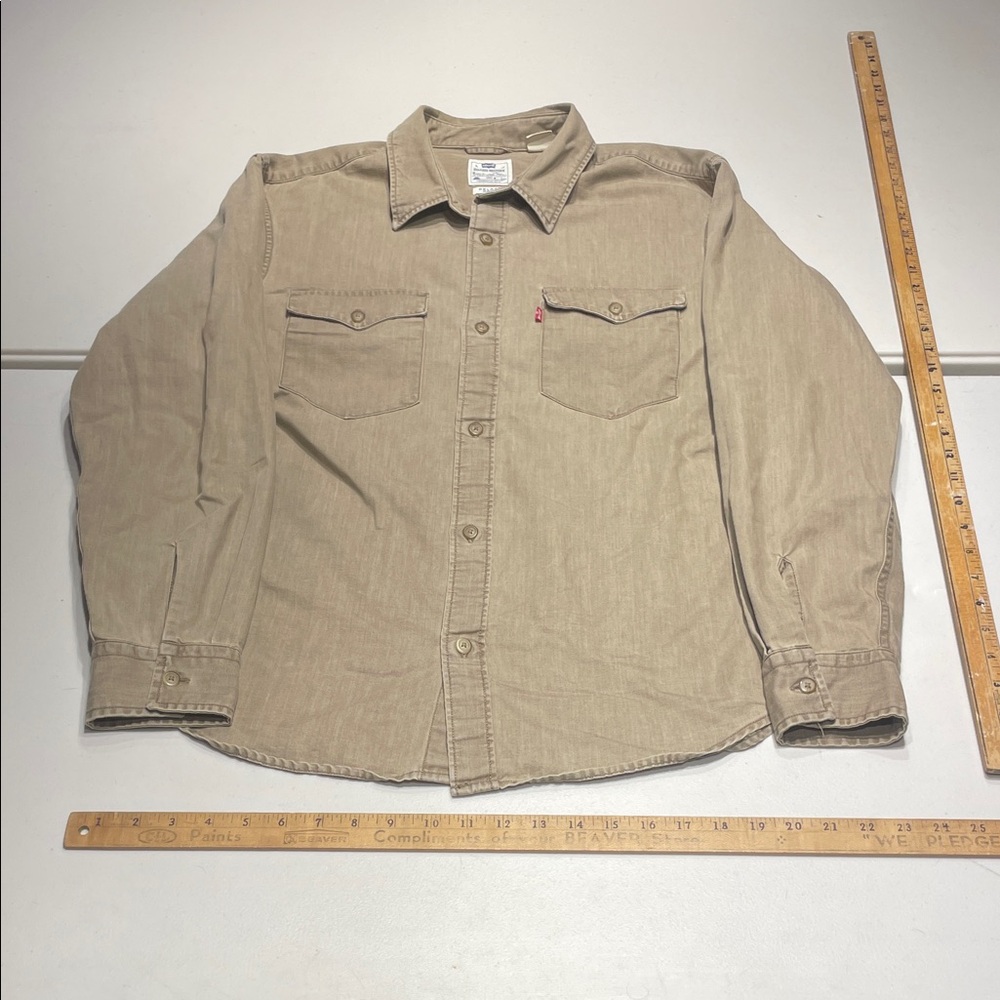 Levi's relaxed Western size medium Beige Button-Up Shirt - Picture 1 of 13